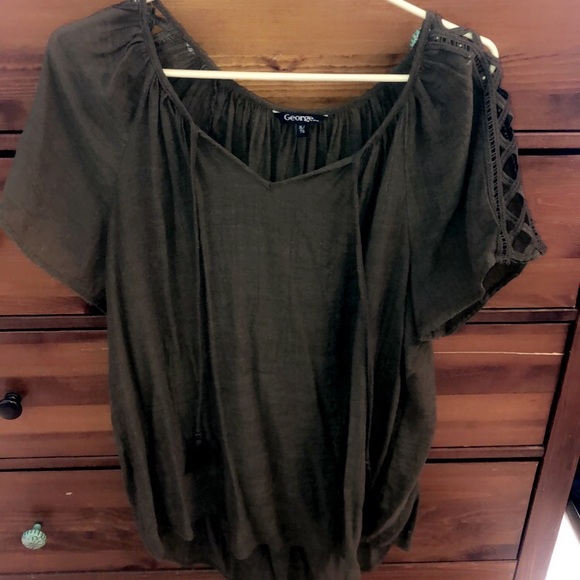 Clothes - Picture 9 of 11